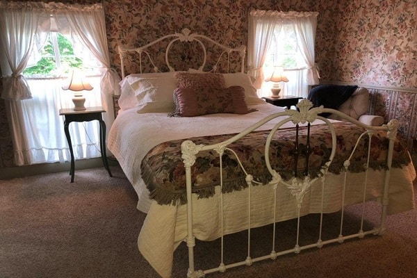 crystal river inn bedroom 2