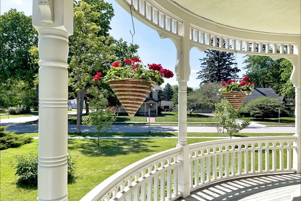 fargo mansion porch