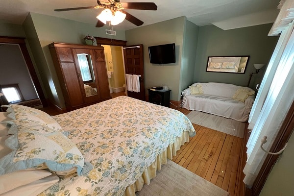 garden gate bedroom 2