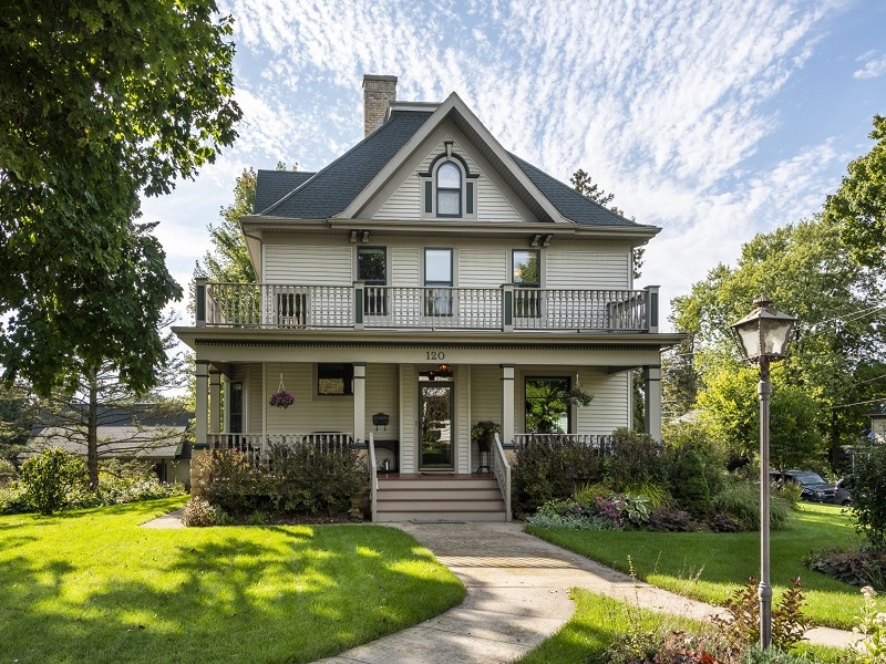 WunderRoost Bed and Breakfast 74