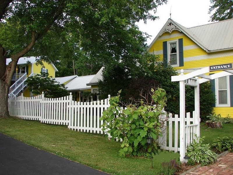 WunderRoost Bed and Breakfast 2