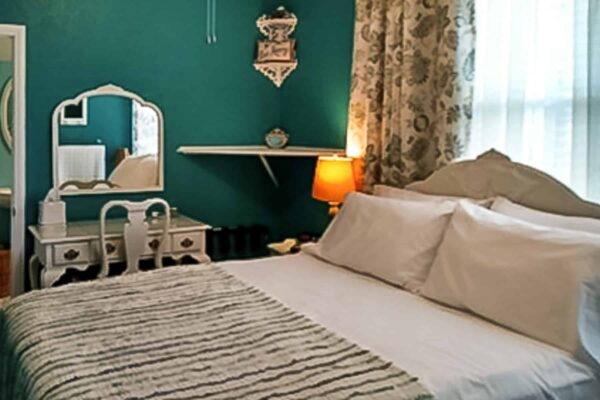 Always-a-Holiday-Tawas-SerenityRoom-1-a-e1724958910938