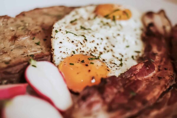 GreyHareInn-TraverseCity-Breakfast-0001-A-1-e1724783930233