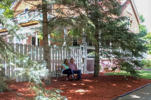 Himelhoch-bed-breakfast-Caro-gardens-0001-A-e1724785649366