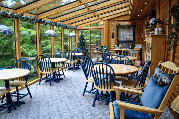 Hortons-Creek-Inn-BnB-Charlevoix-Porch-0001-1-e1724453098404