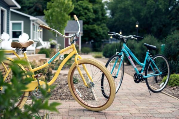 Hotel-Saugatuck-Exteriors-Bikes-2016-2-e1724778776342