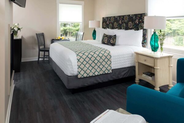 Hotel-Saugutuck-Bedroom-0001-e1724779730733