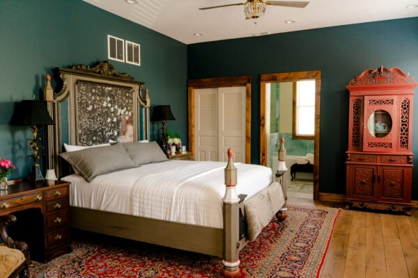 InisFree-Estate-South-Haven-Mi-mich-bnb-45-e1740402608810