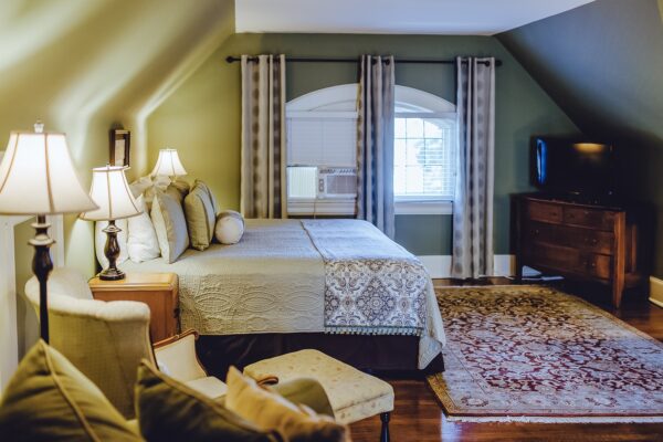 Leonard-at-Logan-Grand-Rapids-Kings-keep-2-a-b-e1724787064464