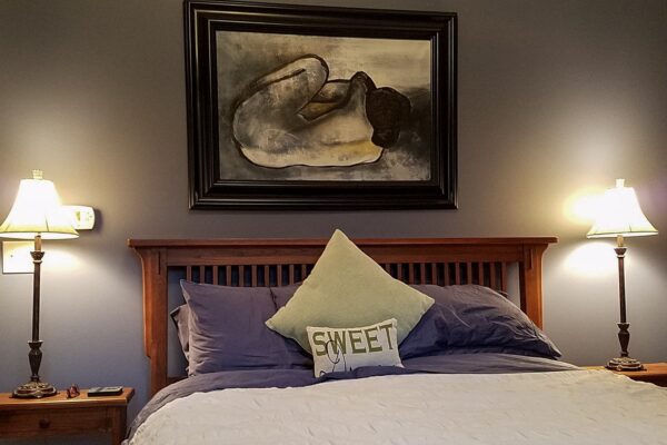 Lewis-House-Whitehall-Guest-Room-a-e1724958724112