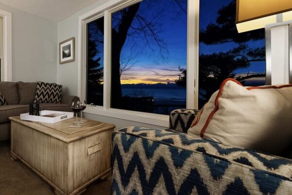 LookingGlass-Beachfront-Inn-Grand-Haven-common-space-2-a-e1724953921339