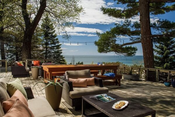 LookingGlass-Beachfront-Inn-Grand-Haven-view-of-lake-michigan-a-e1724954021202
