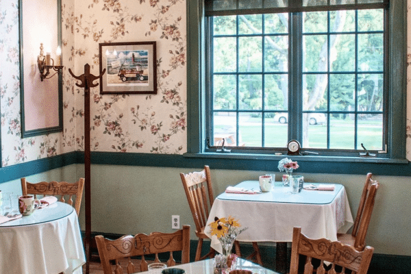 Victoria-Resort-South-Haven-Dining-Room-e1724957829314