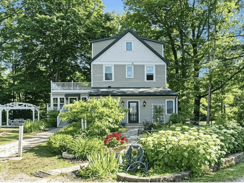 WunderRoost Bed and Breakfast 104