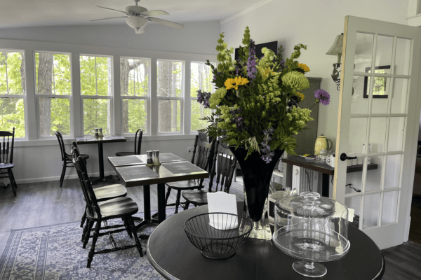 VintageInn-GtheringTable-2023-06-e1719173034341