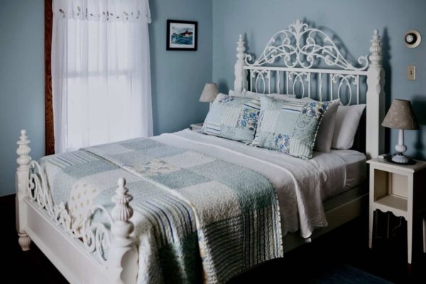Washington-Street-Inn-Grand-Haven-mary.bed_-a-e1724951891283