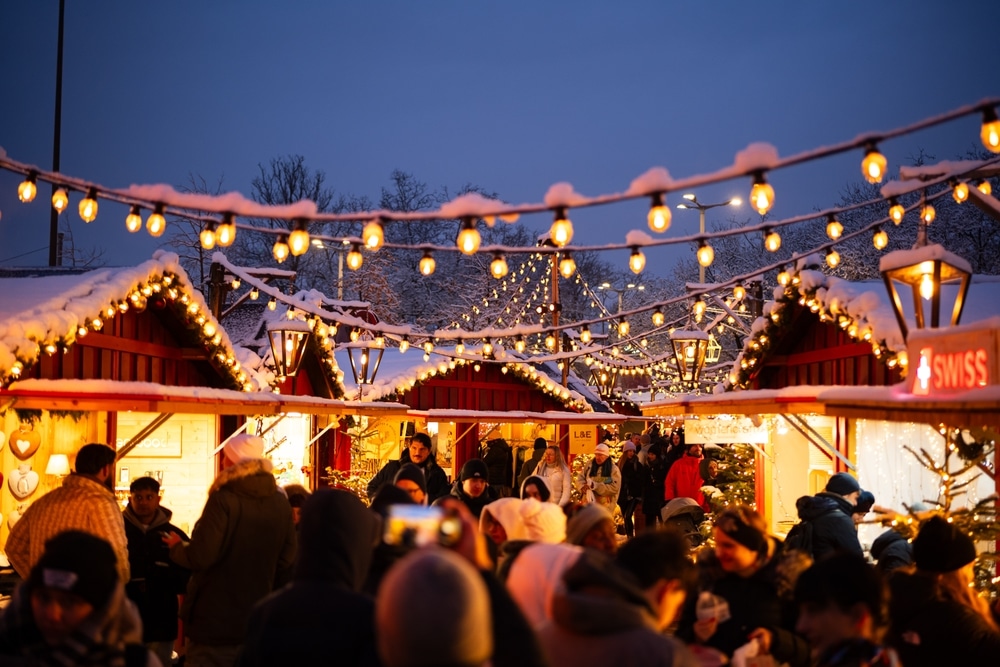 Photo of places like Christmas Markets in Wisconsin at night with crowds
