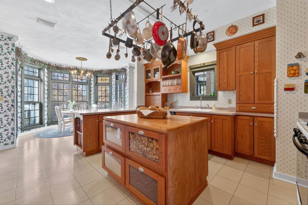 Inns For Sale 3 Photo 2