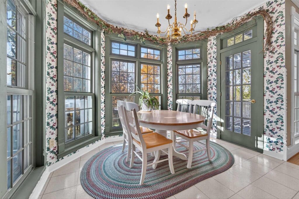 Inns For Sale 4 Photo 3