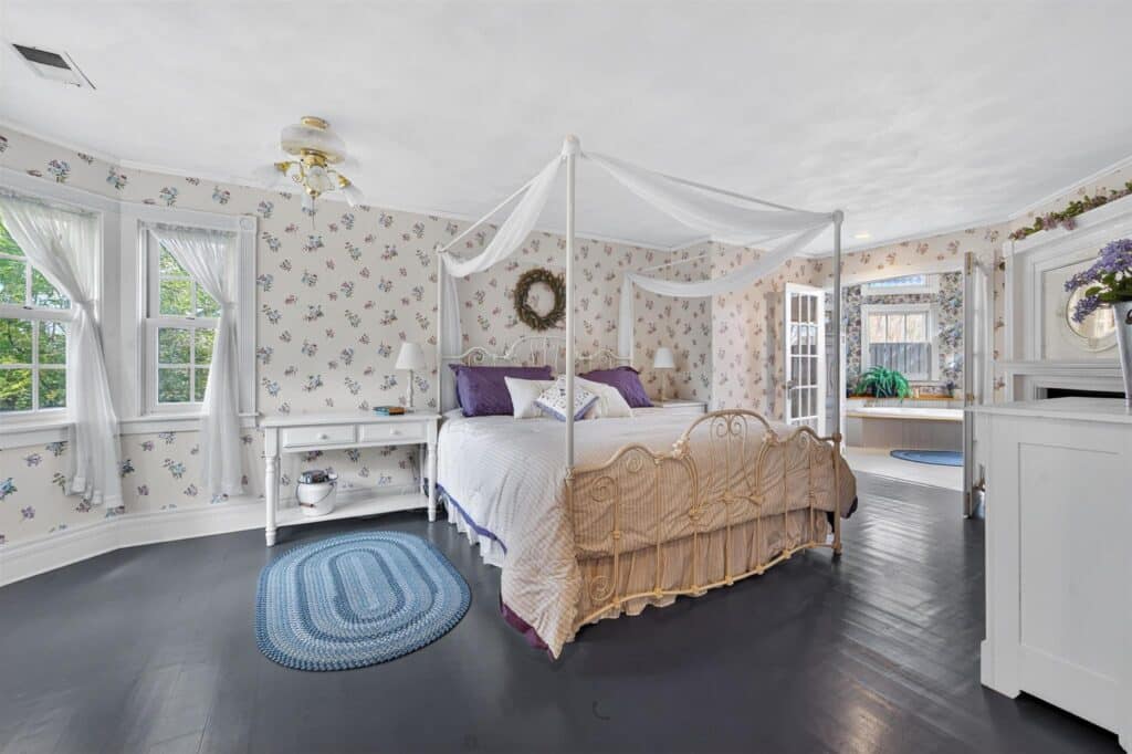 Inns For Sale 5 Photo 4